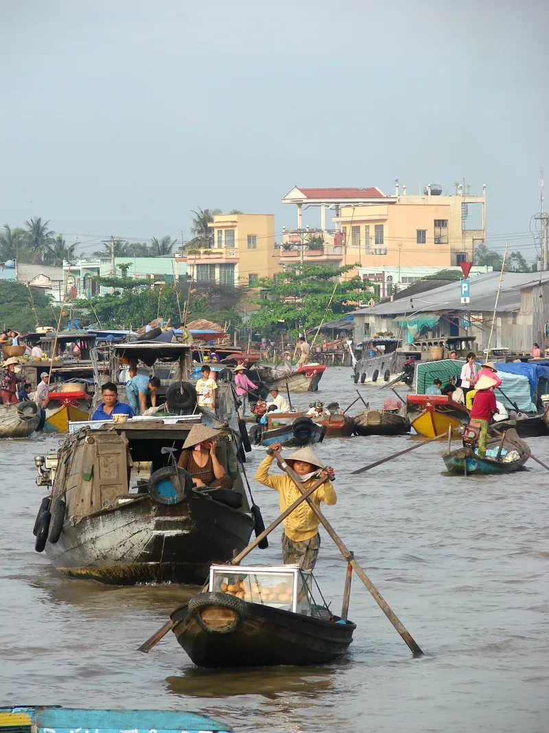 A floating market in [[Vietnam]]