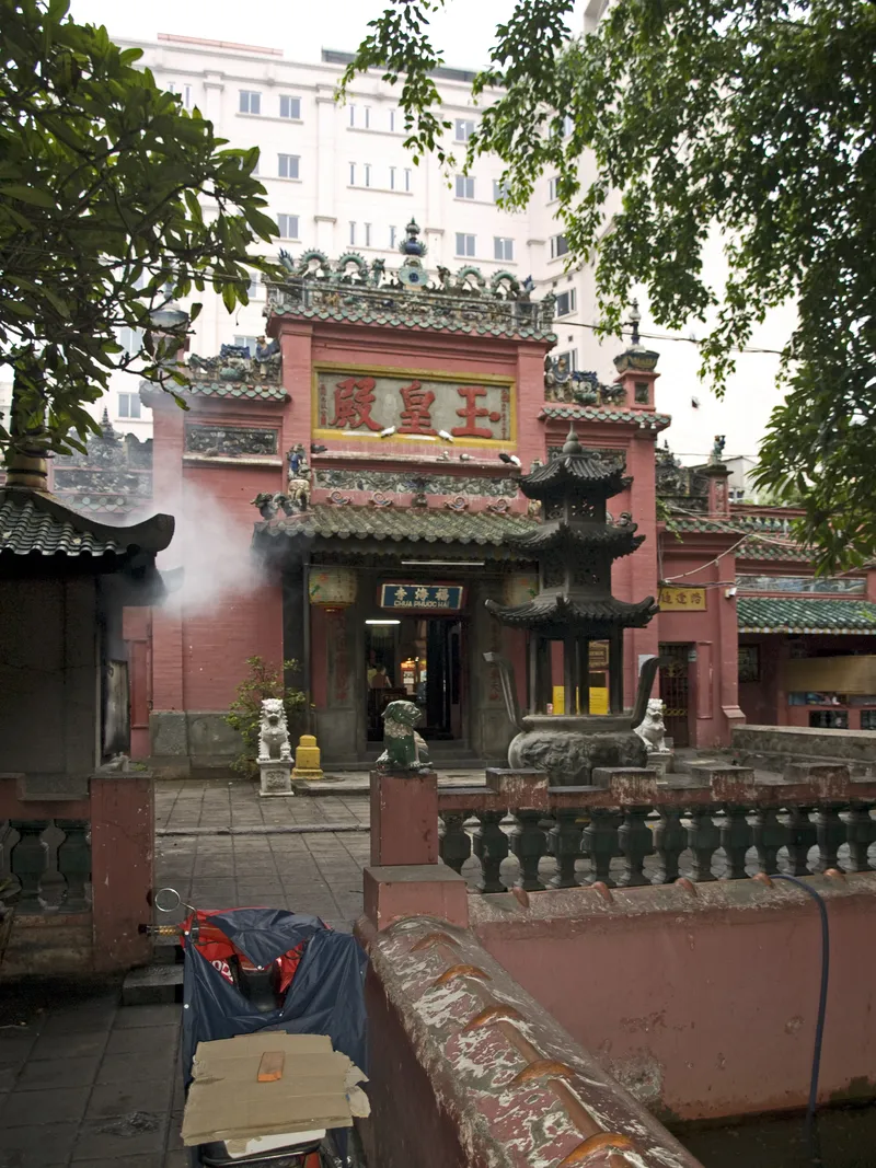 Chùa Ngọc Hoàng — ngôi chùa nổi tiếng nhất TP. Hồ Chí Minh