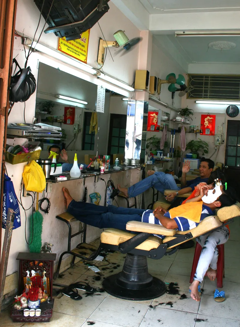 Tiệm cắt tóc ở Mậu Thân