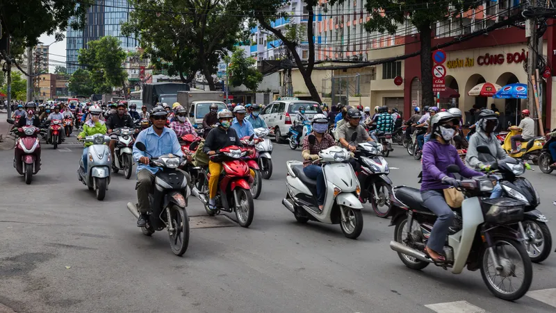 Giao thông ở các thành phố Việt Nam nổi tiếng là hỗn loạn.