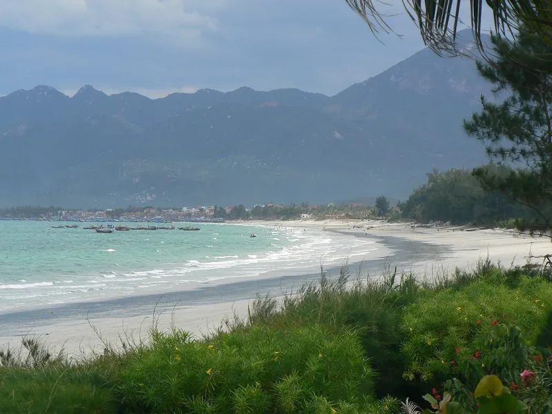 Bãi biển Dốc Lết
