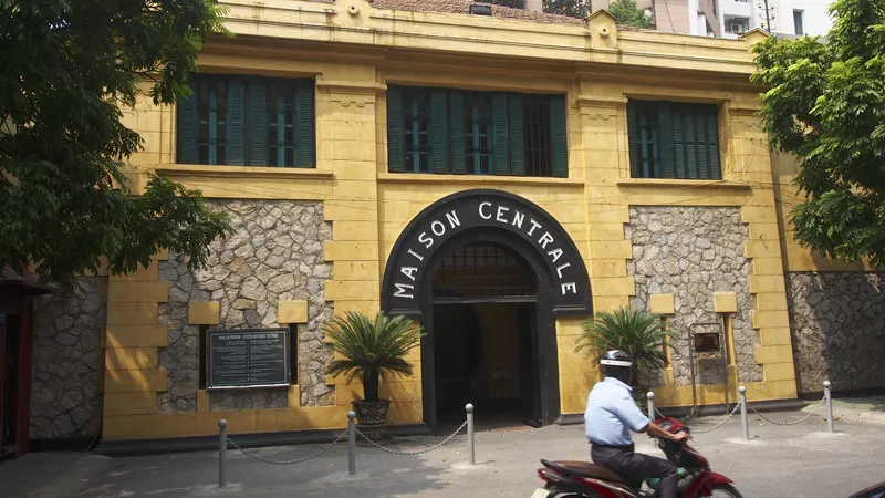 Nhà tù "Hanoi Hilton" khét tiếng nay đã trở thành bảo tàng