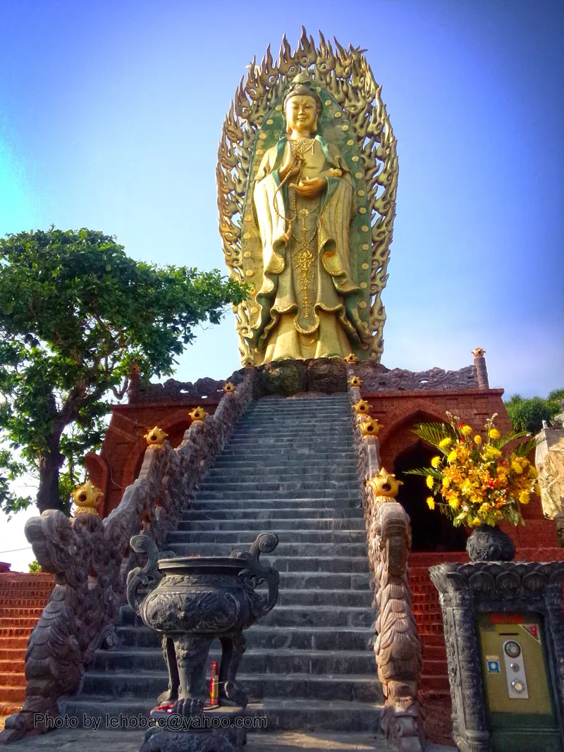 Tượng Phật đôi, the tallest Buddha statue in Vietnam, towers over the coast on the Phương Mai Peninsula.