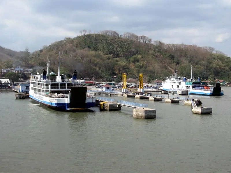 Ferries between [[Lombok]] and [[Bali]]