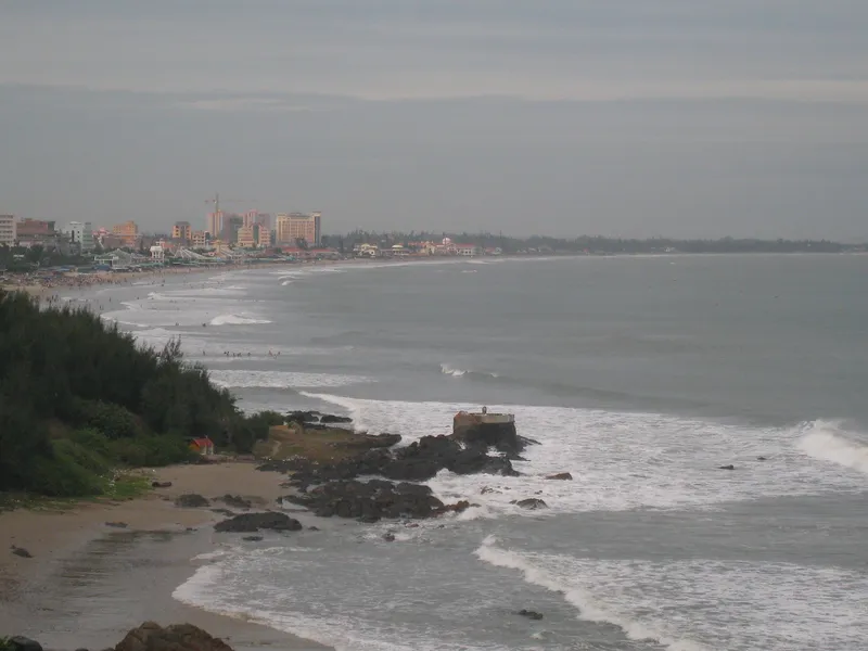 Bãi Sau (Back Beach)