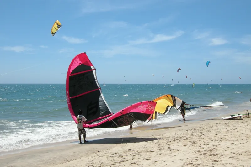 Lướt ván diều là hoạt động phổ biến ở đây