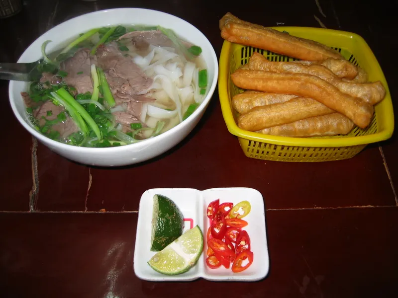 Việt Nam nổi tiếng với ẩm thực phong phú; phở được coi là món ăn quốc hồn quốc túy.