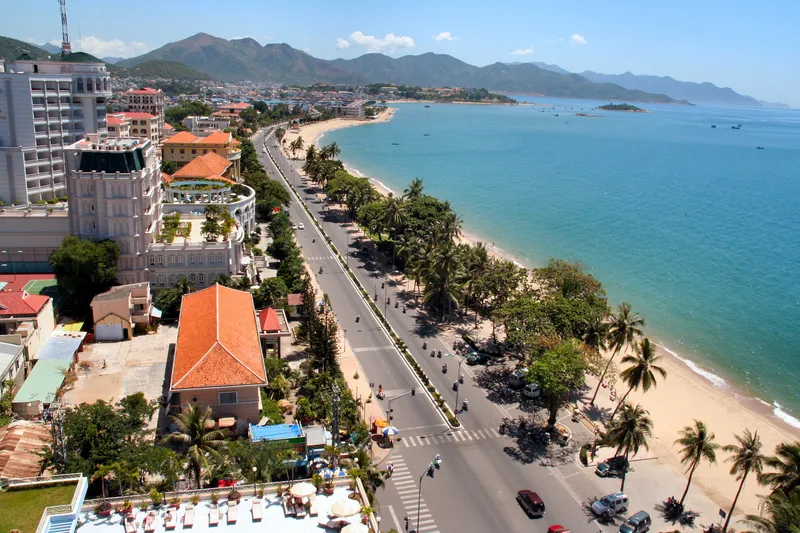 Đường Trần Phú và bãi biển
